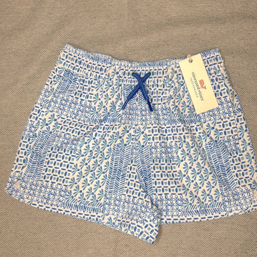 NWT Vinyard Vines girls performance chappy short